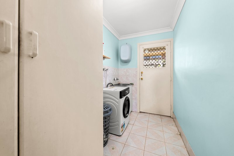 Photo - 25 Noosa Court, Hillcrest QLD 4118 - Image 14