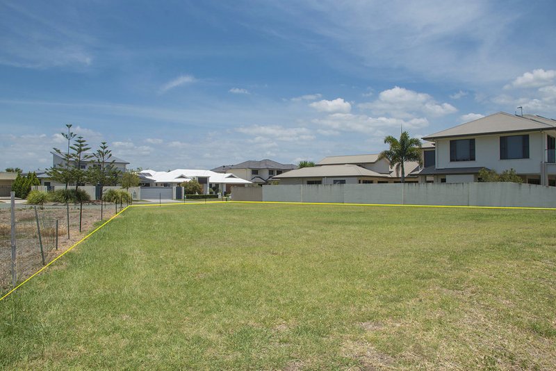 Photo - 25 North Bank Crt , Helensvale QLD 4212 - Image 2