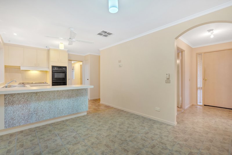 Photo - 25 Northleigh Avenue, Craigieburn VIC 3064 - Image 5