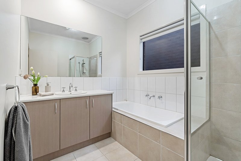 Photo - 25 Northumberland Circuit, Craigieburn VIC 3064 - Image 12