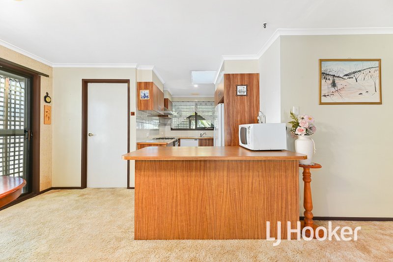 Photo - 25 Oaktree Drive, Hampton Park VIC 3976 - Image 4