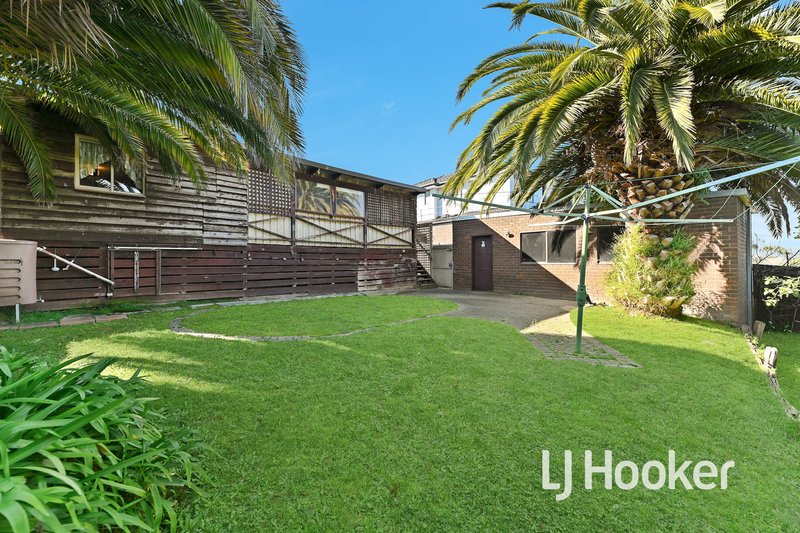 Photo - 25 Oaktree Drive, Hampton Park VIC 3976 - Image 12