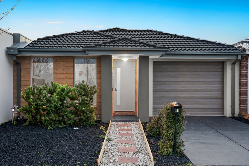 25 Orleana Way, Clyde North VIC 3978