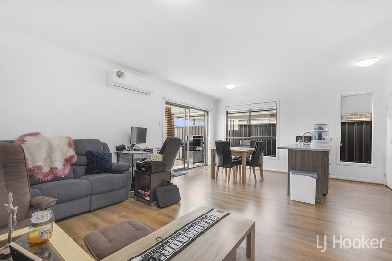 Photo - 25 Ornata Street, Munno Para SA 5115 - Image 3