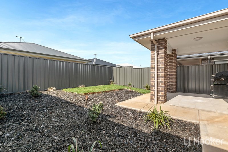 Photo - 25 Ornata Street, Munno Para SA 5115 - Image 10