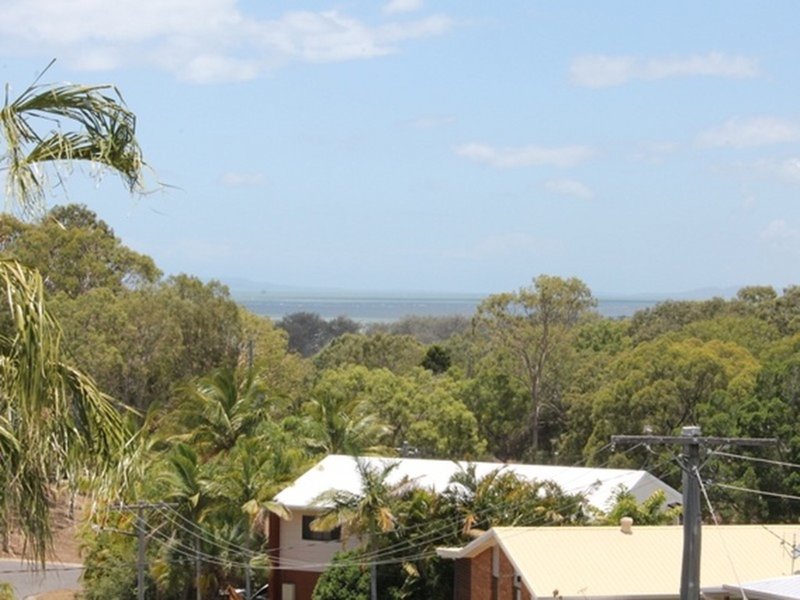 Photo - 25 Pacific Avenue, Tannum Sands QLD 4680 - Image 11