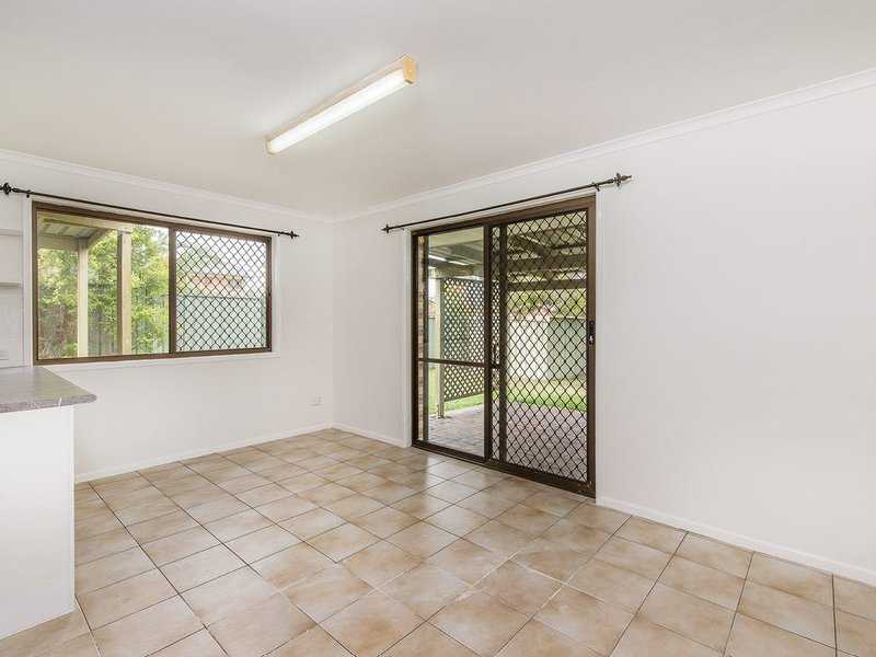 Photo - 25 Panama Street, Wishart QLD 4122 - Image 4