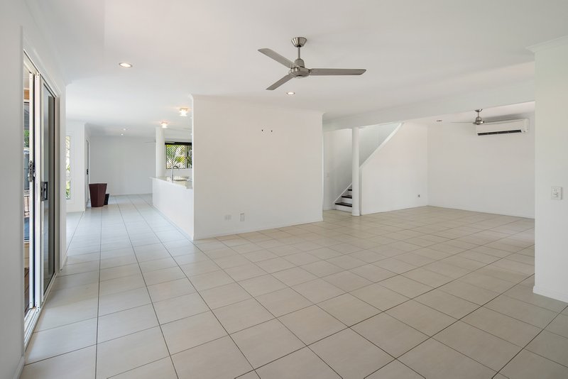 Photo - 25 Panoramic Court, Cannonvale QLD 4802 - Image 6