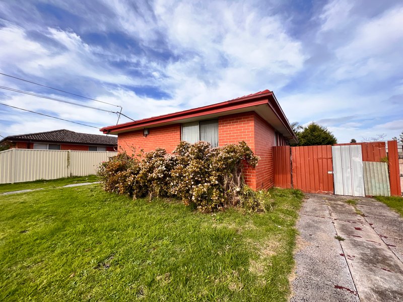 Photo - 25 Pearson Crescent, Coolaroo VIC 3048 - Image 2
