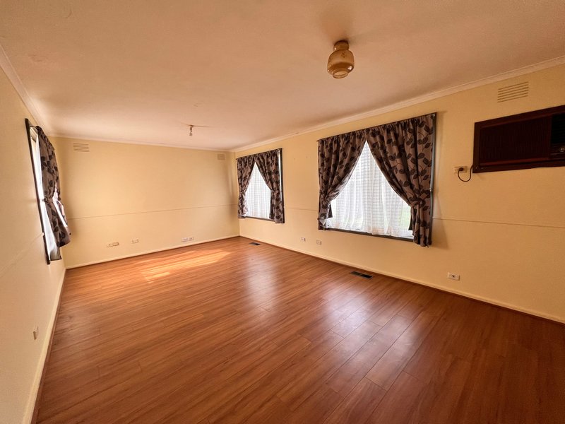 Photo - 25 Pearson Crescent, Coolaroo VIC 3048 - Image 3