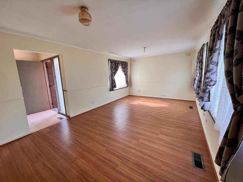 Photo - 25 Pearson Crescent, Coolaroo VIC 3048 - Image 4