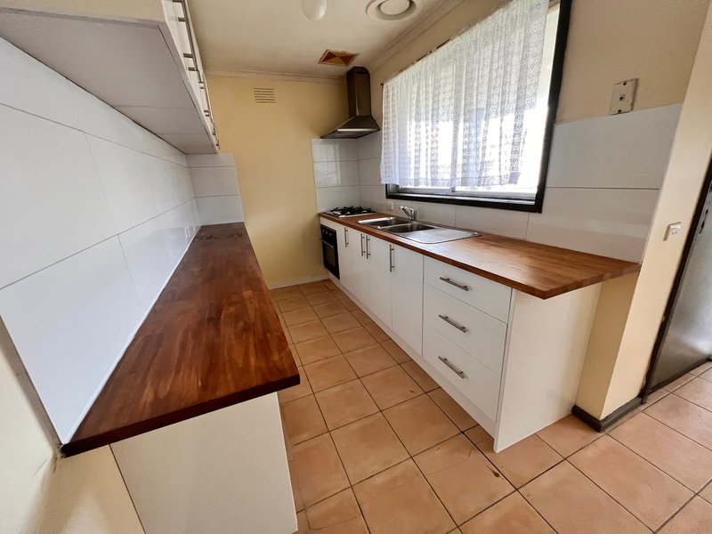 Photo - 25 Pearson Crescent, Coolaroo VIC 3048 - Image 5