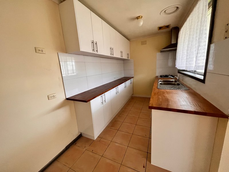 Photo - 25 Pearson Crescent, Coolaroo VIC 3048 - Image 6
