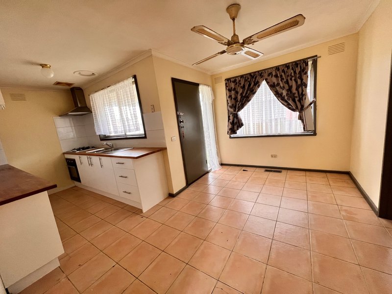 Photo - 25 Pearson Crescent, Coolaroo VIC 3048 - Image 7