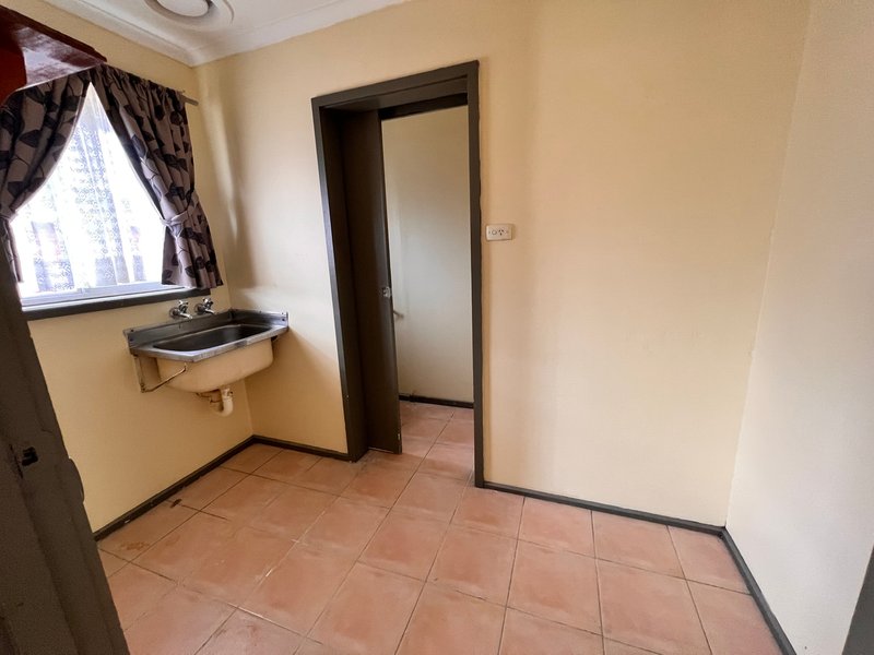 Photo - 25 Pearson Crescent, Coolaroo VIC 3048 - Image 8