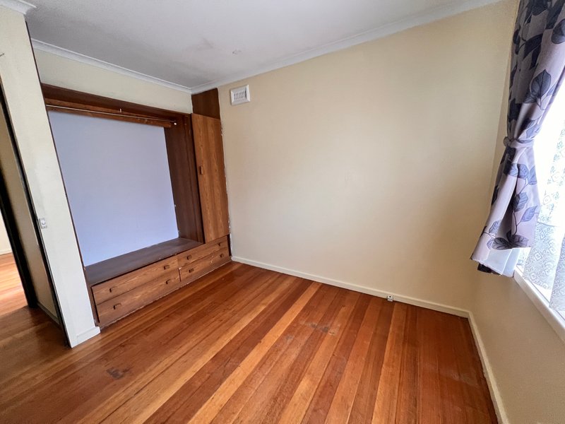 Photo - 25 Pearson Crescent, Coolaroo VIC 3048 - Image 13
