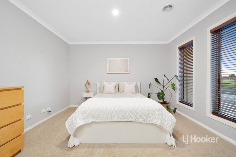 Photo - 25 Peppertree Drive, Point Cook VIC 3030 - Image 5