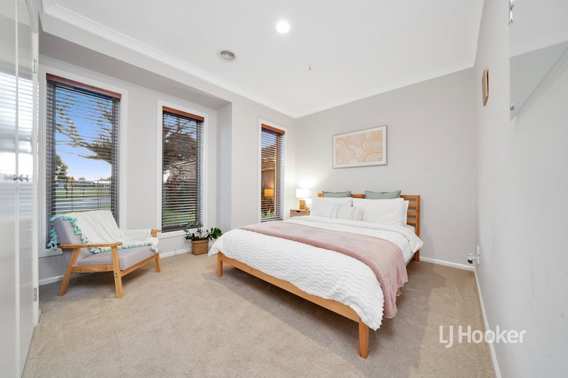 Photo - 25 Peppertree Drive, Point Cook VIC 3030 - Image 6