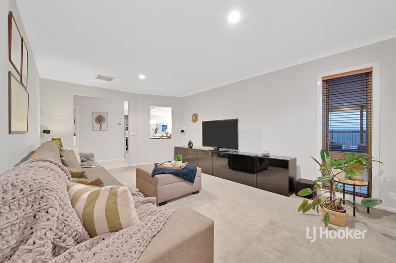 Photo - 25 Peppertree Drive, Point Cook VIC 3030 - Image 11