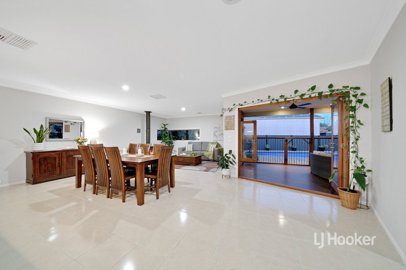 Photo - 25 Peppertree Drive, Point Cook VIC 3030 - Image 15