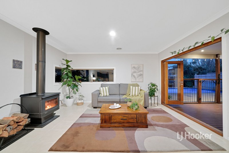 Photo - 25 Peppertree Drive, Point Cook VIC 3030 - Image 16