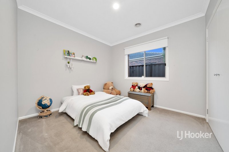 Photo - 25 Peppertree Drive, Point Cook VIC 3030 - Image 21