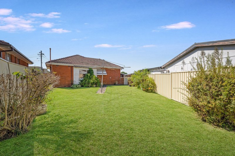 Photo - 25 Peter Crescent, Greenacre NSW 2190 - Image 7