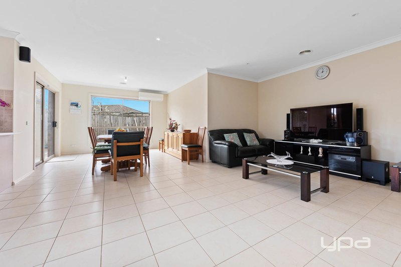 Photo - 25 Pimelea Terrace, St Albans VIC 3021 - Image 2