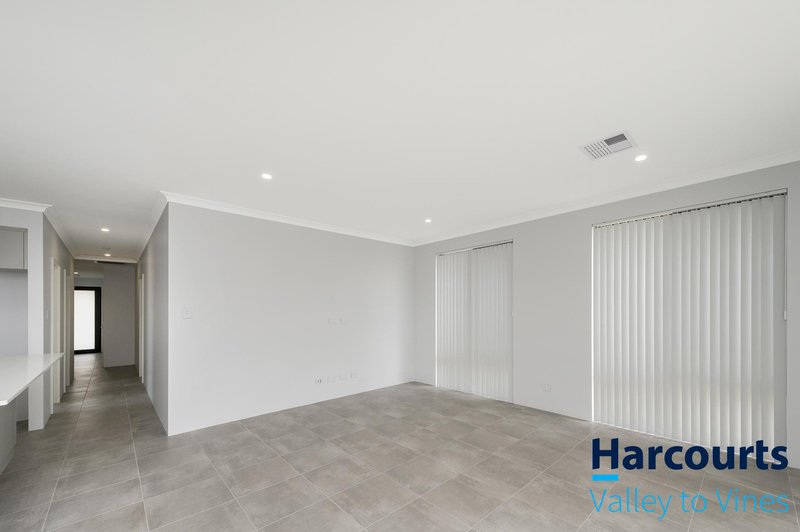 Photo - 25 Pistachio Way, Henley Brook WA 6055 - Image 15
