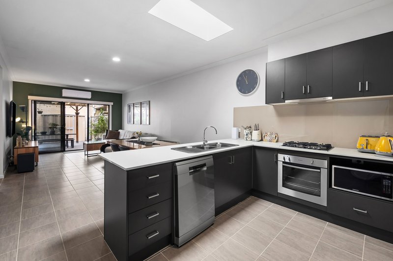 Photo - 25 Pontoon Street, Lalor VIC 3075 - Image 10