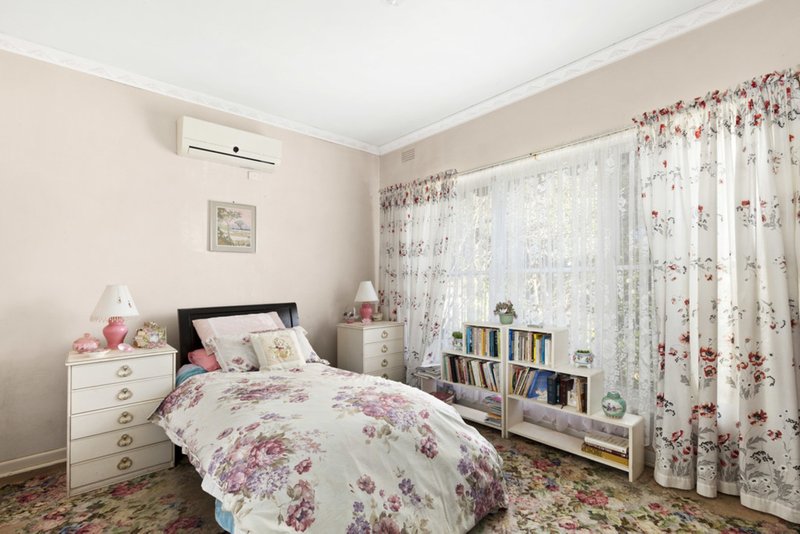 Photo - 25 Poole Street, Burwood VIC 3125 - Image 5