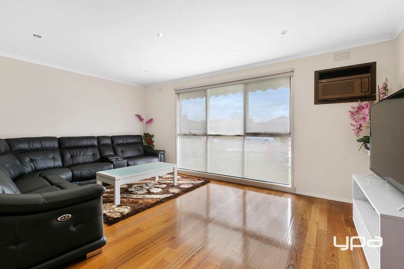 Photo - 25 Pottenger Way, St Albans VIC 3021 - Image 3