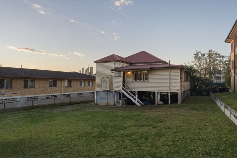 Photo - 25 Qualtrough Street, Woolloongabba QLD 4102 - Image 3