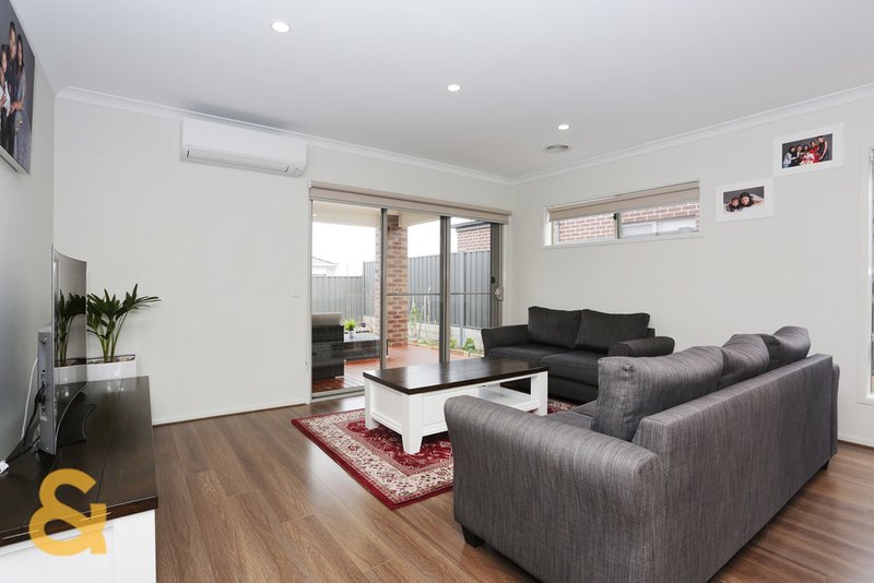 Photo - 25 Quarter Street, Roxburgh Park VIC 3064 - Image 2