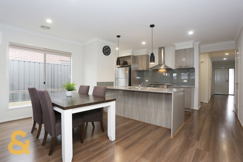 Photo - 25 Quarter Street, Roxburgh Park VIC 3064 - Image 5