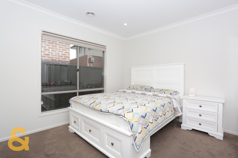 Photo - 25 Quarter Street, Roxburgh Park VIC 3064 - Image 6