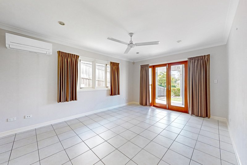 Photo - 25 Raff Avenue, Holland Park QLD 4121 - Image 2