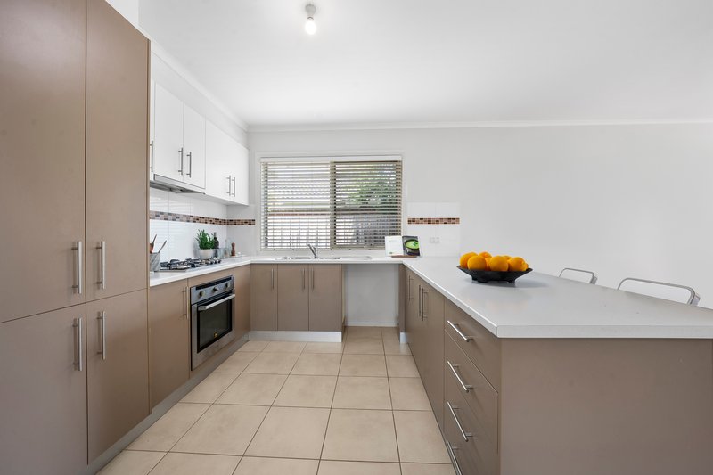 Photo - 2/5 Rayner Close, Rowville VIC 3178 - Image 3