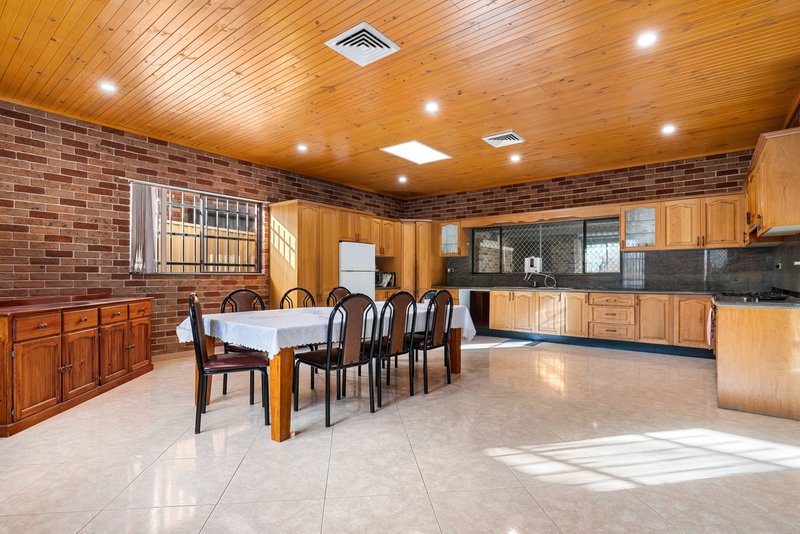 Photo - 25 Restwell Road, Bossley Park NSW 2176 - Image 4