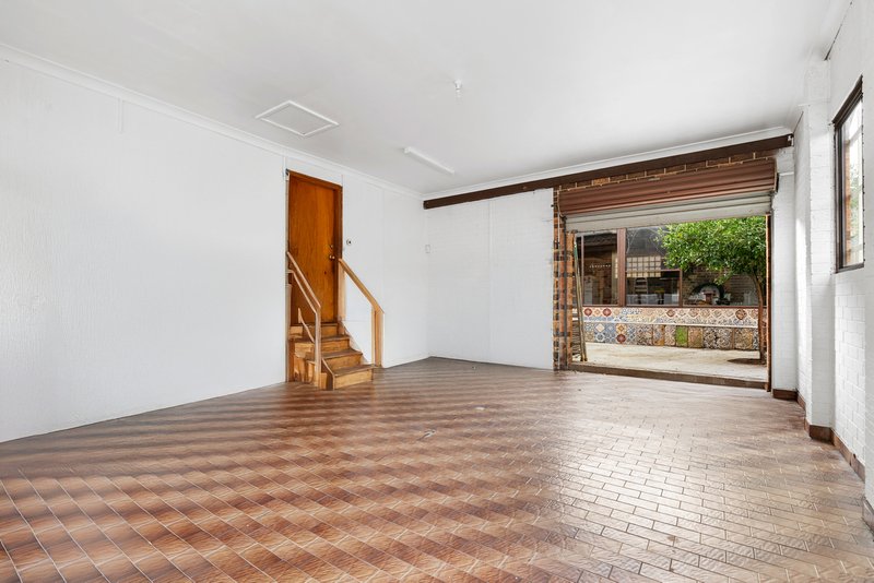 Photo - 25 Restwell Road, Bossley Park NSW 2176 - Image 6