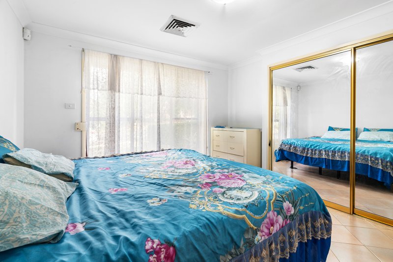 Photo - 25 Restwell Road, Bossley Park NSW 2176 - Image 10