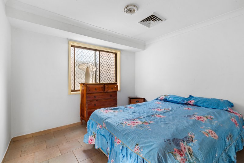 Photo - 25 Restwell Road, Bossley Park NSW 2176 - Image 11