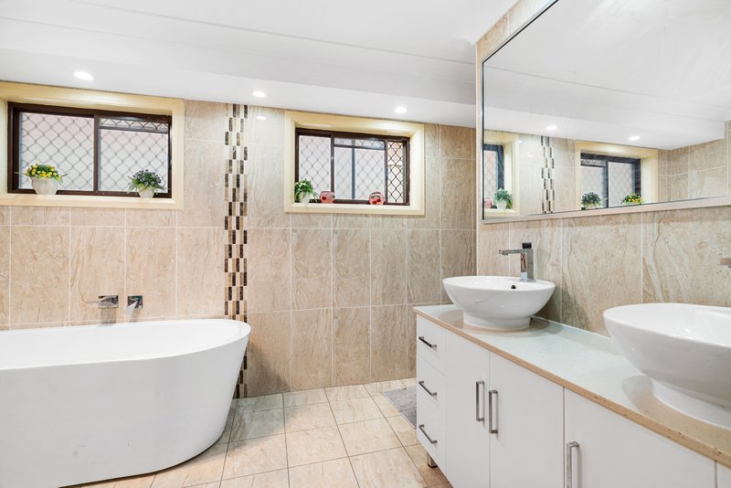 Photo - 25 Restwell Road, Bossley Park NSW 2176 - Image 12