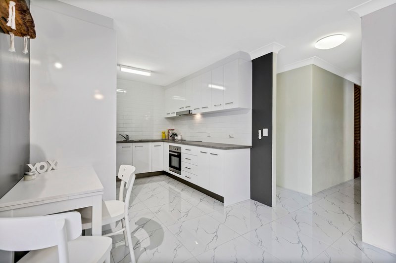 Photo - 2/5 Richards Street, Maroochydore QLD 4558 - Image 5