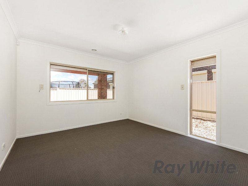 Photo - 25 Riparian Way, Brookfield VIC 3338 - Image 3