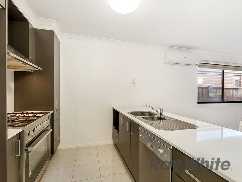 Photo - 25 Riviera Drive, Hillside VIC 3037 - Image 2