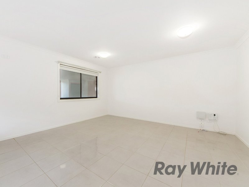 Photo - 25 Riviera Drive, Hillside VIC 3037 - Image 3