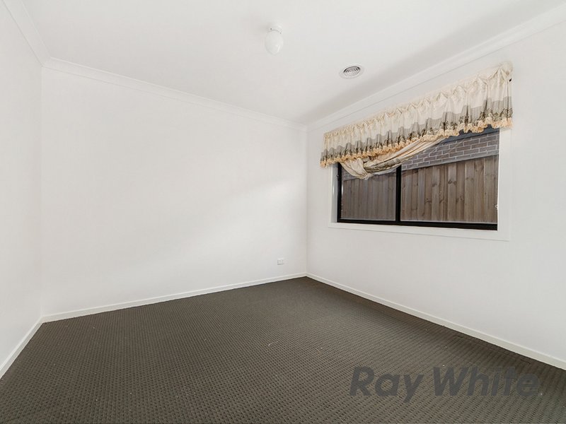 Photo - 25 Riviera Drive, Hillside VIC 3037 - Image 6