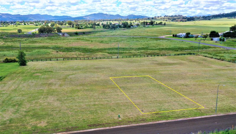 Photo - 25 Robey Avenue, Quirindi NSW 2343 - Image 2