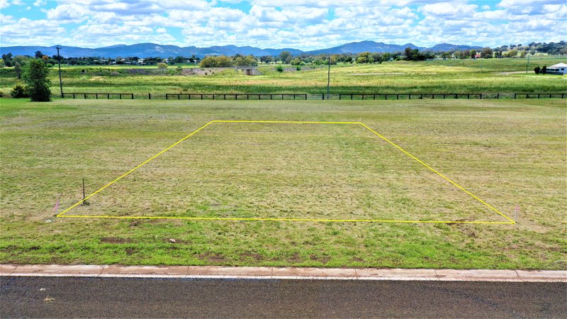 Photo - 25 Robey Avenue, Quirindi NSW 2343 - Image 3